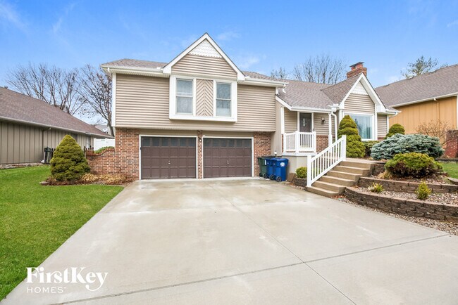 Building Photo - 1233 NW Timber Oak Dr
