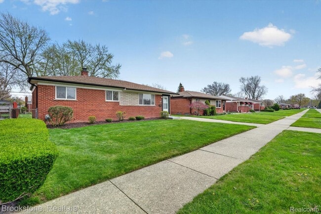 Building Photo - 30428 Iroquois Dr
