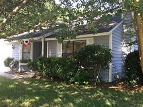 Building Photo - 1052 Oakcrest Dr