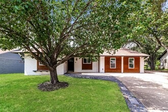 Building Photo - 2309 Southern Oaks Dr