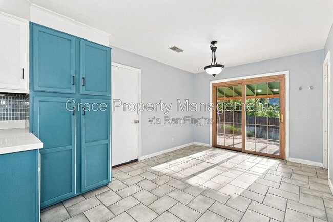 Building Photo - 852 S Quail Way