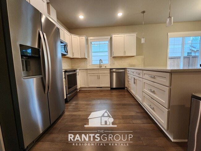 Building Photo - Single-Story 1,915 sq. ft. Home with 2-Car...