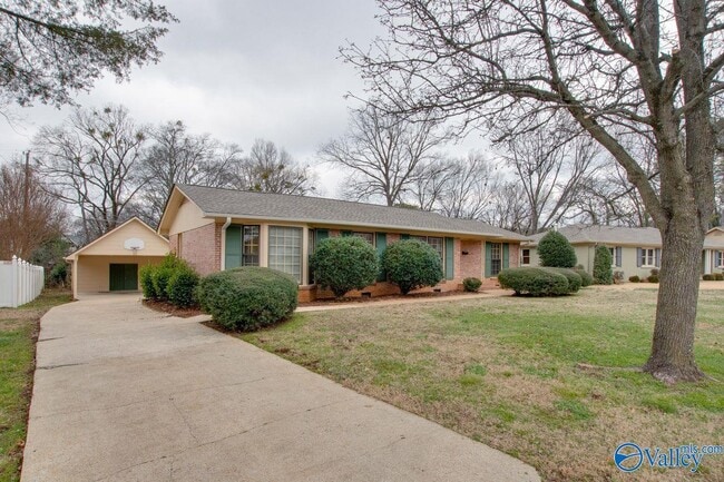 Building Photo - 814 Cleermont Dr SE