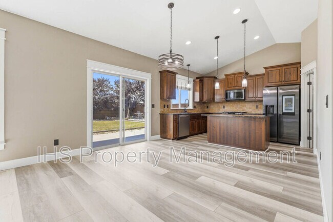 Building Photo - 4806 Tamarisk Dr