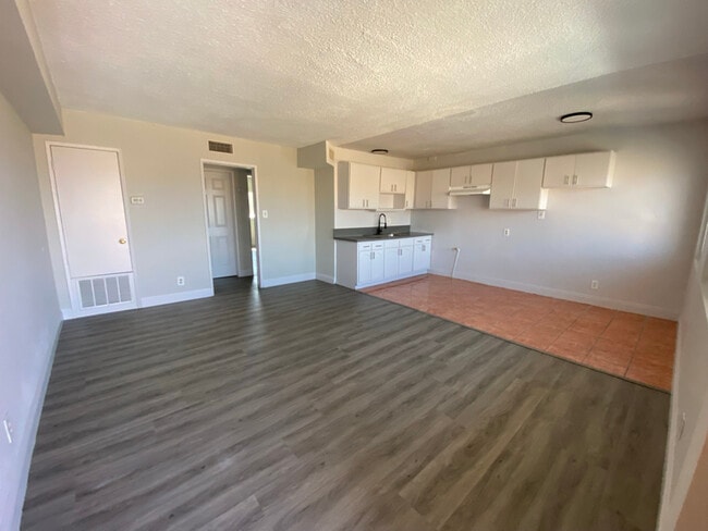 Foto del edificio - 1226 W 98th St