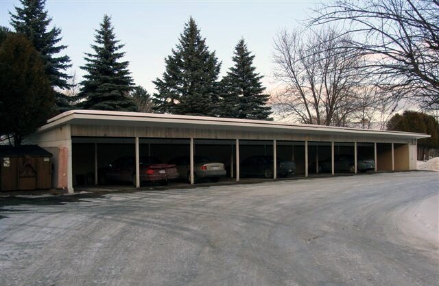 Estacionamiento - 400 Fairbanks St