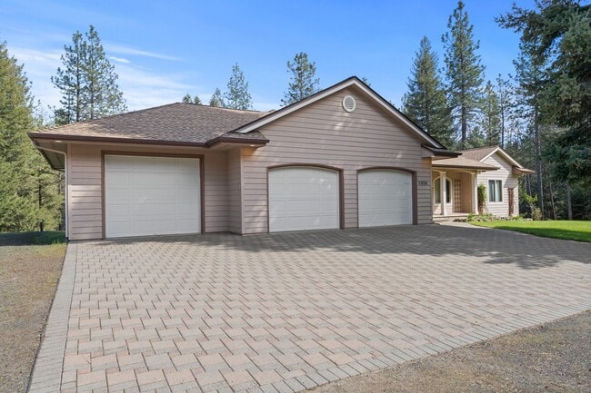 Foto del edificio - 6 Bed 4 Bath Daylight Rancher on Acreage in Mead School District.  Absolutely Gorgeous