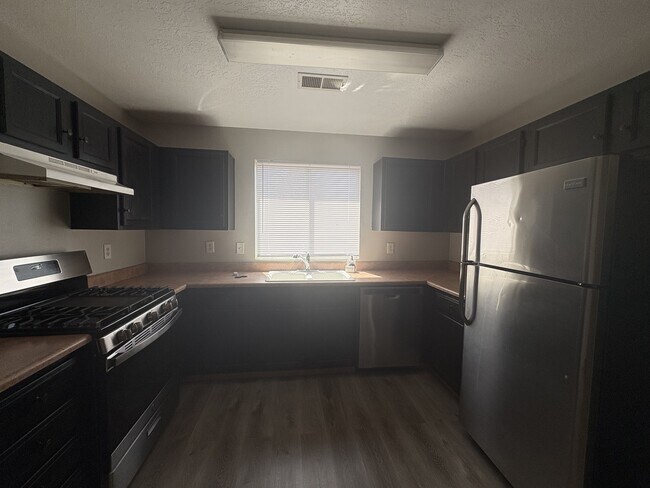 Foto del edificio - 6215 Thais St NW