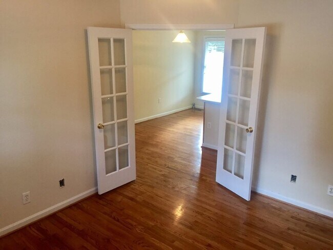 Foto del edificio - 209 S McPherson Church Rd