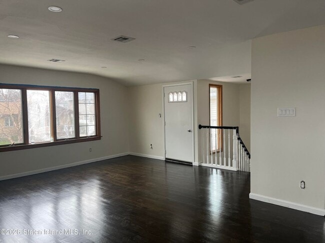 Foto del edificio - 576 Britton Ave