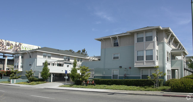 Foto del edificio - Foothill Family Apartments