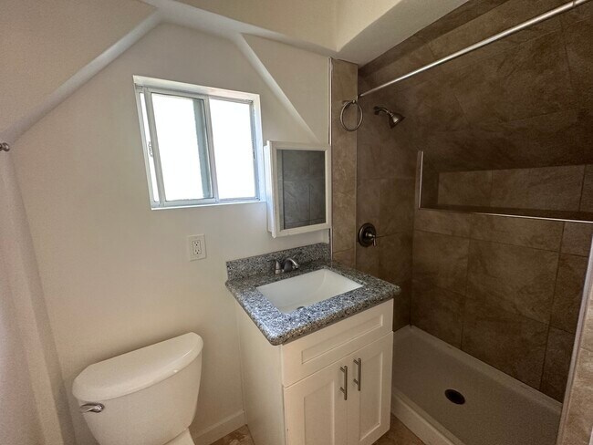 Foto del edificio - 4477 Hilltop Dr