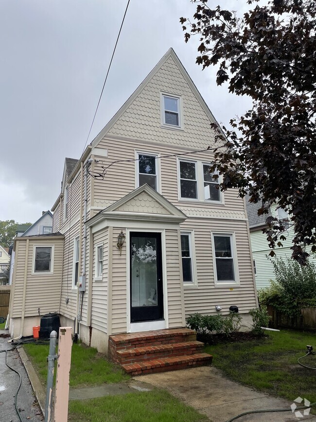 Building Photo - 28 Windom St