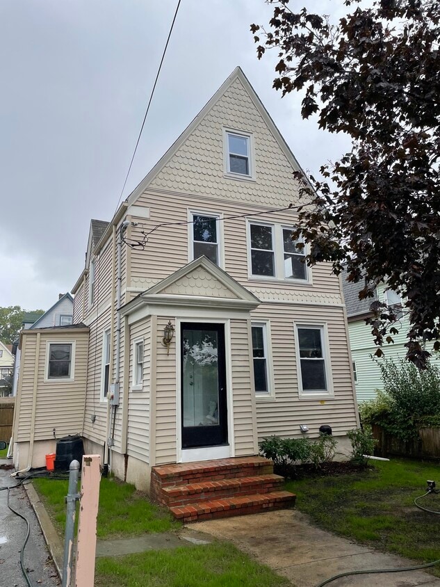 Primary Photo - 28 Windom St