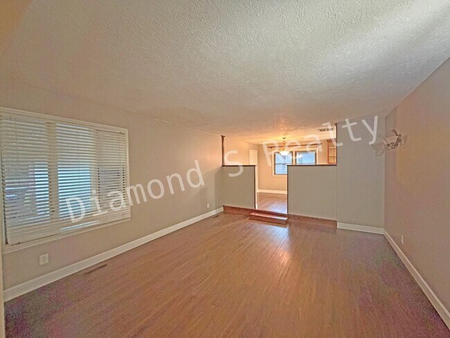 Building Photo - 3417 S Virginia Ave