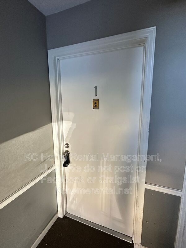 Foto del edificio - 8725 Countryshire Ln