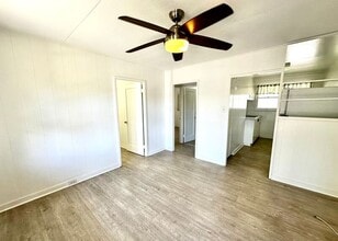 Building Photo - 2750 Kahoaloha Ln