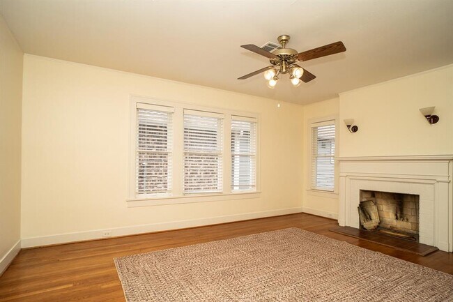 Foto del edificio - 1636 Bonnie Brae St