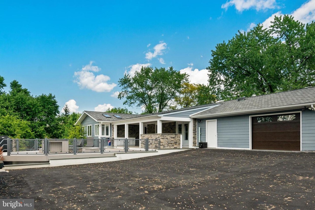 Primary Photo - 216 Brownsburg Rd