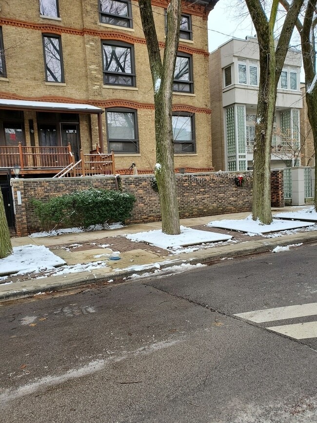 Building Photo - 2137 N Lakewood Ave