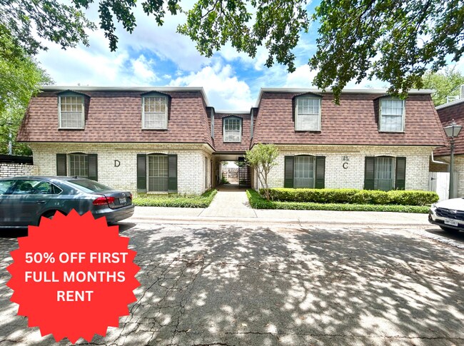 Foto del edificio - *MOVE IN SPECIAL* Upstairs Condo with Premium Amenities & Hardwood Floors!