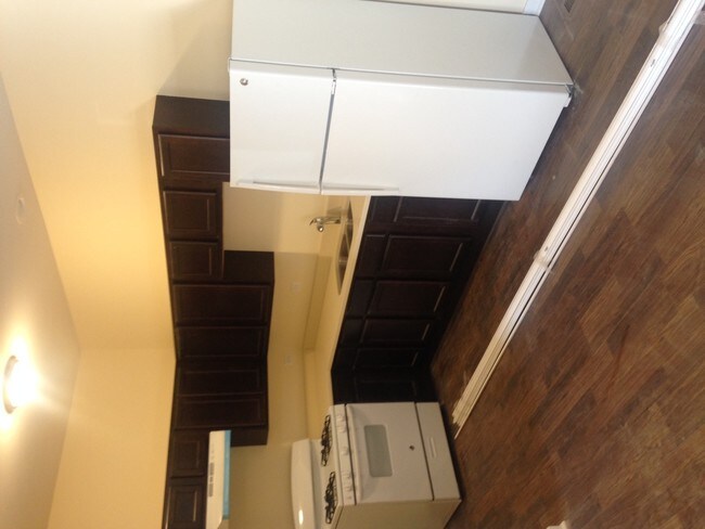 Foto del edificio - 1757 W 38th St