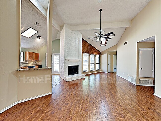 Building Photo - 305 Lemon Dr