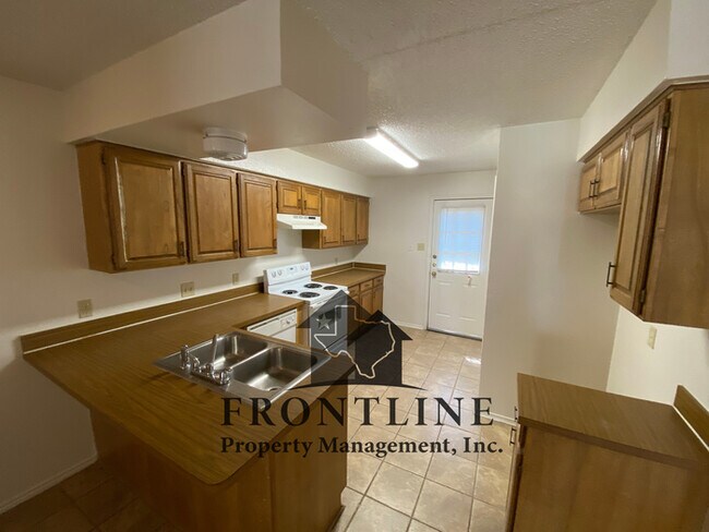 Building Photo - 2331 Woodmont Trail