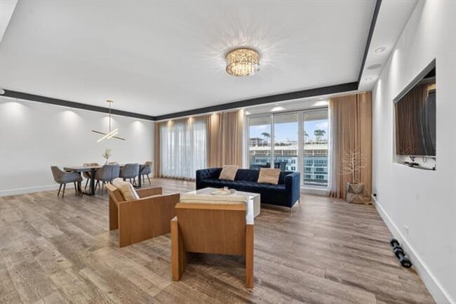 Building Photo - 2301 Collins Ave