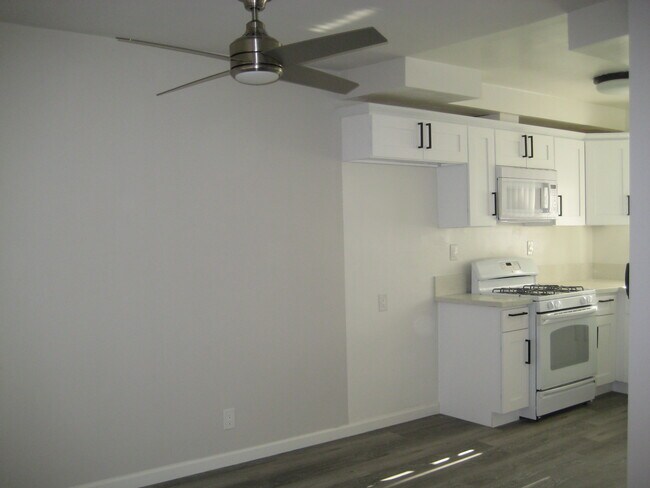 Foto del edificio - 5130 Woodman Ave