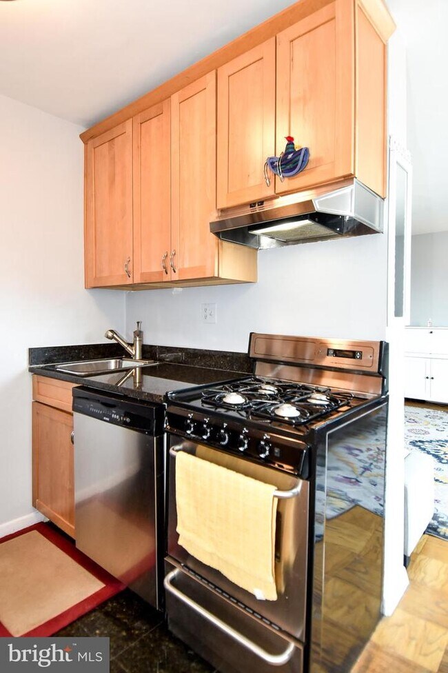 Building Photo - 1601 18th St NW