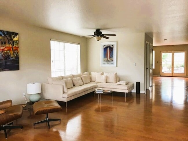 Foto del edificio - 5820 Sagebrook Dr