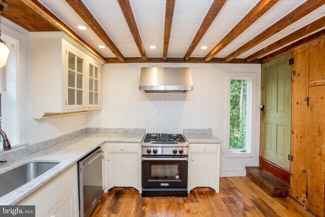 Foto del edificio - 3115 Gallows Hill Rd