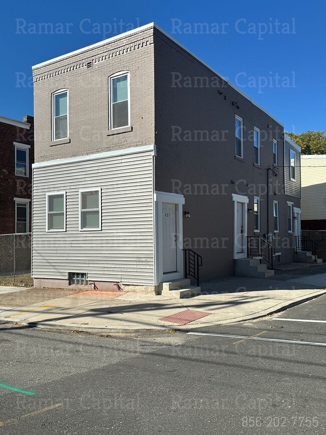Building Photo - 451 Line St