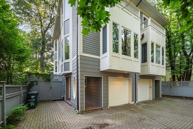 Building Photo - 2 Garden Ln