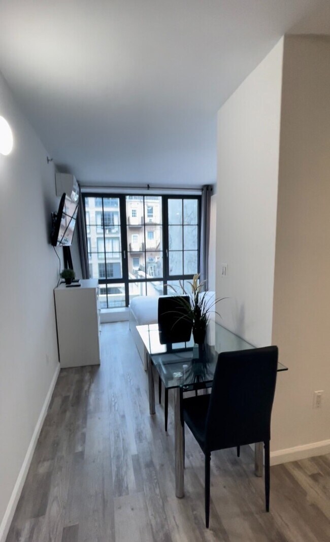 Foto del edificio - 433 W 53rd St