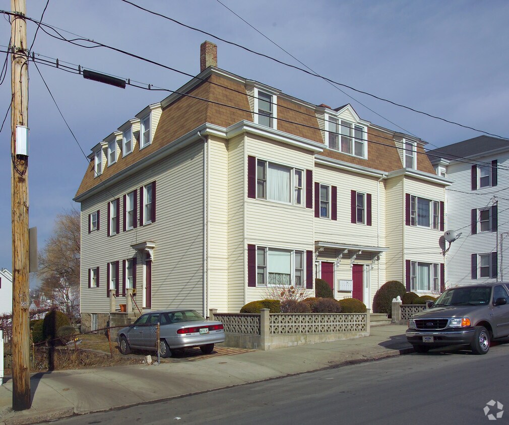 592594 Bradford Ave, Fall River, MA 02721 Apartments in Fall River