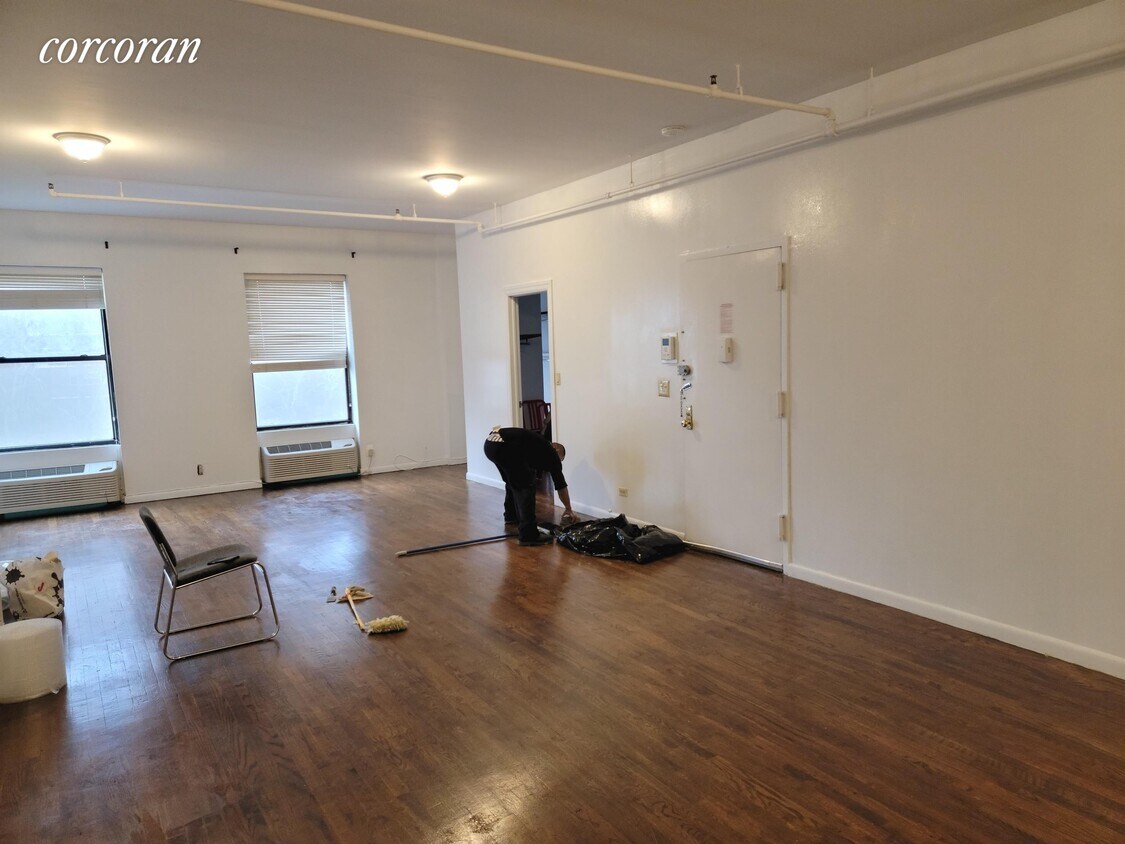 Primary Photo - 286 8th Ave