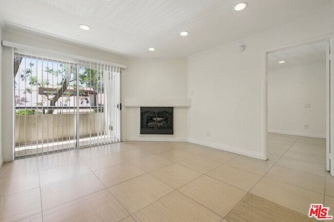 Foto del edificio - 5535 Canoga Ave