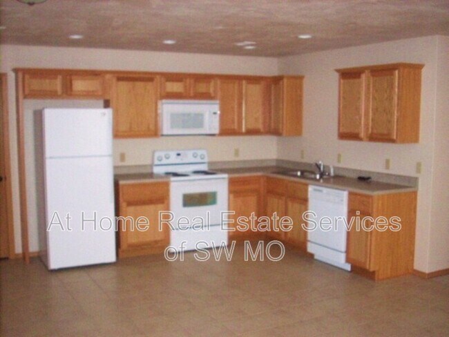 Building Photo - 1920 S Farm Rd 123