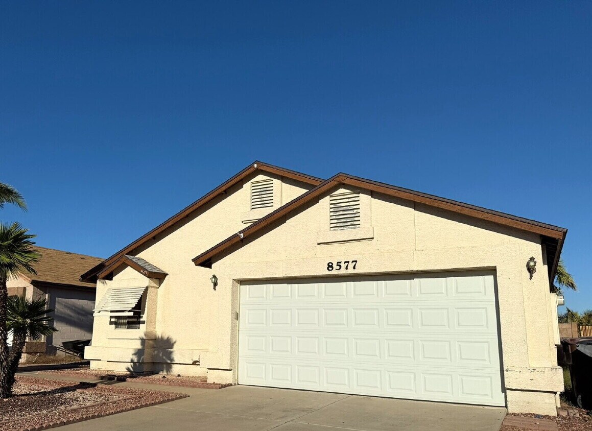 Foto principal - Charming 3BR Home on Golf Course with Scen...