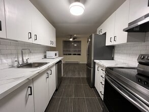 Building Photo - 76 Base Line Rd W Building Photo - 76 Base Line Rd W