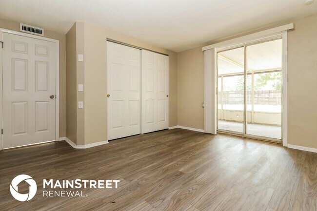 Foto del edificio - 8020 Riverside Dr N