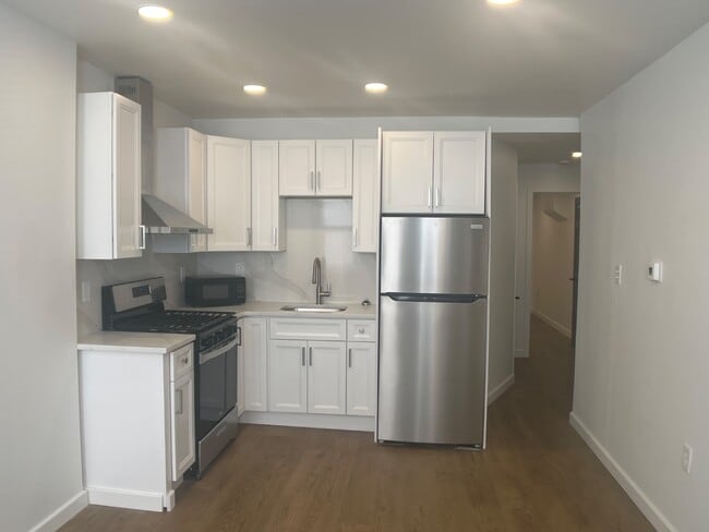 Building Photo - 2239 W Oxford St