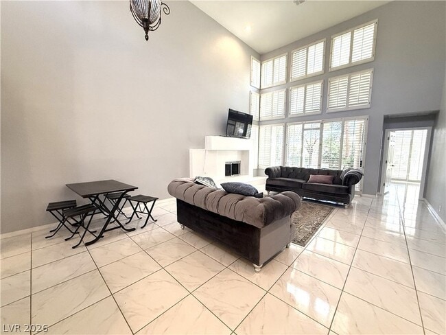 Building Photo - 8521 Heather Downs Dr