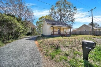 Building Photo - 27 Selma Dr