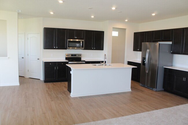 Building Photo - Brand New 5 BR in Avon w/Free Cable & Inte...