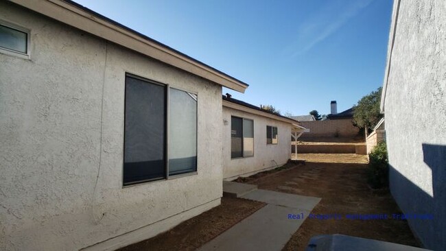 Foto del edificio - Great 3 bedroom Home in Palmdale