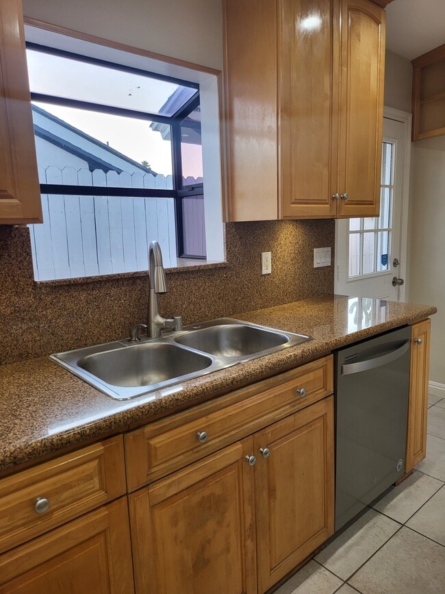 Foto del edificio - 17544 Blythe St