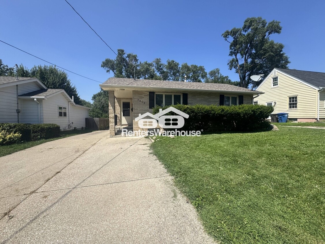 Foto principal - 5813 Clark St